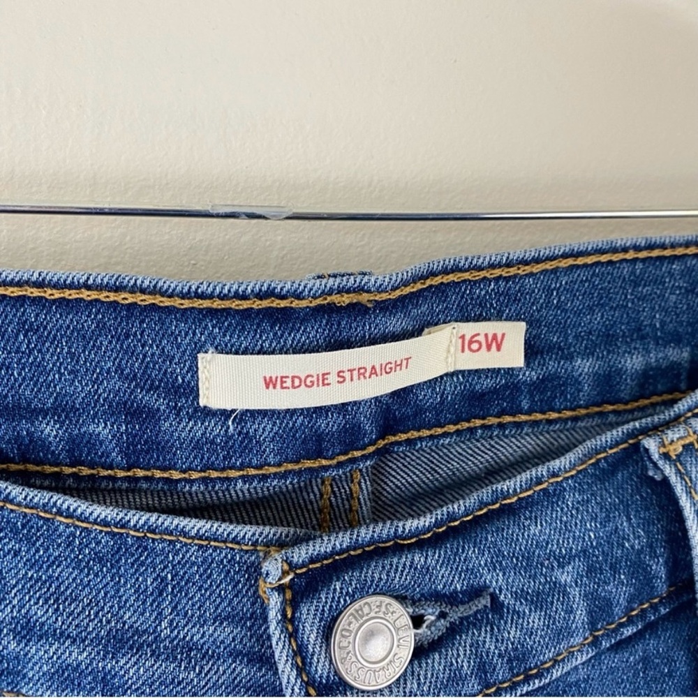 Women’s NWT Levi’s Wedgie Straight Jeans - Picture 5 of 9